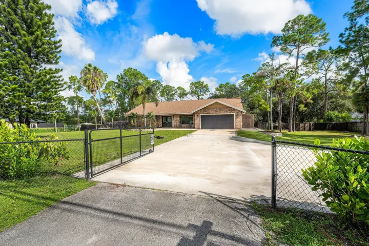 002-18429SycamoreDriveWest-TheAcreage-FL