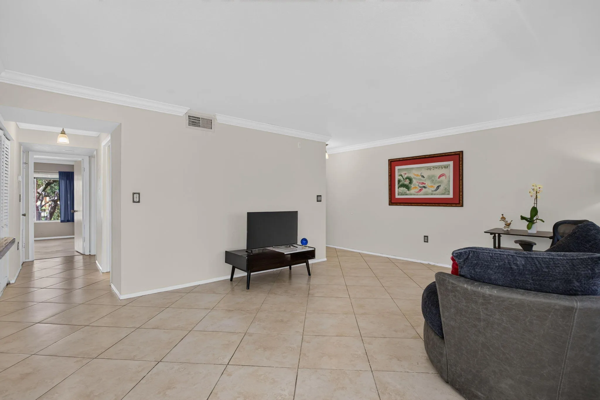 Recessed lighting, crown molding, and tile flooring