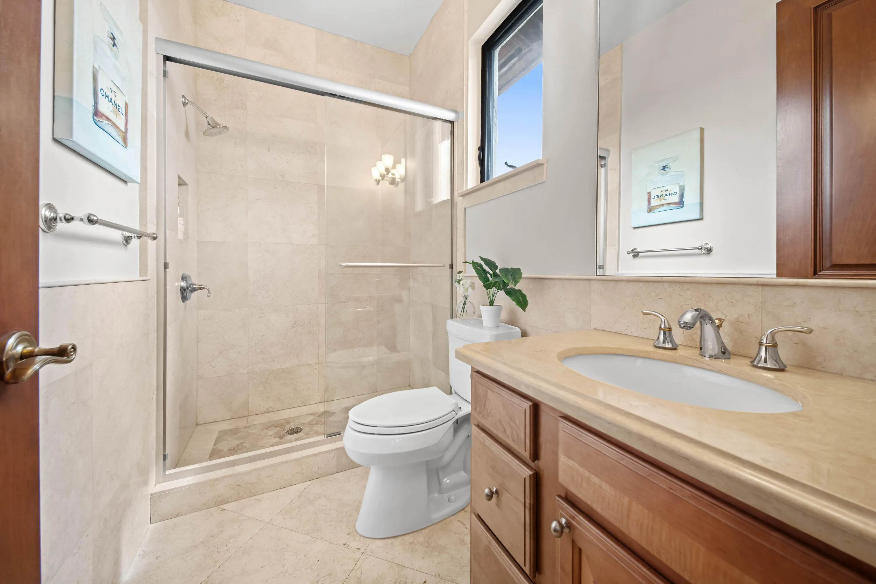 En Suite Bedroom 2 Bathroom