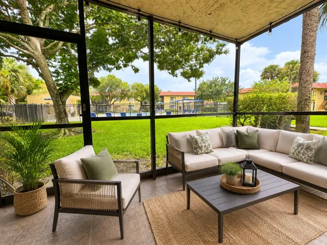 Covered screened patio