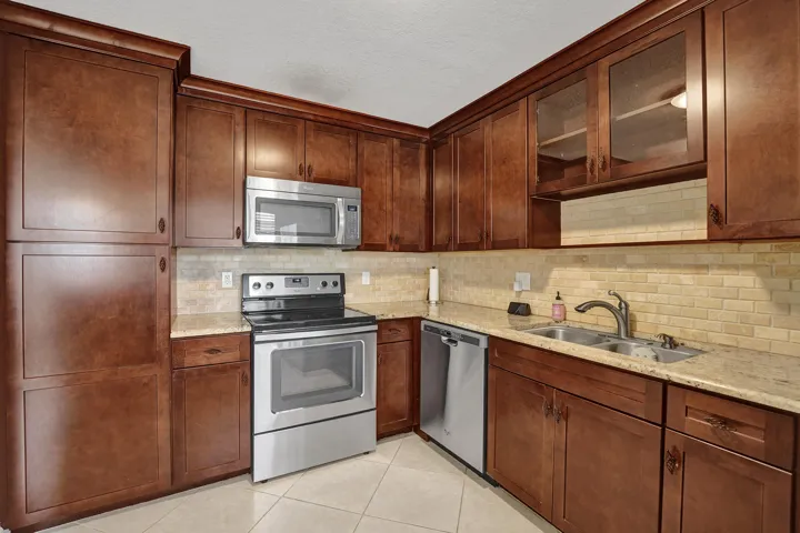 Updated kitchen with breakfast counter
