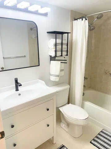 811 GUEST BATHROOM