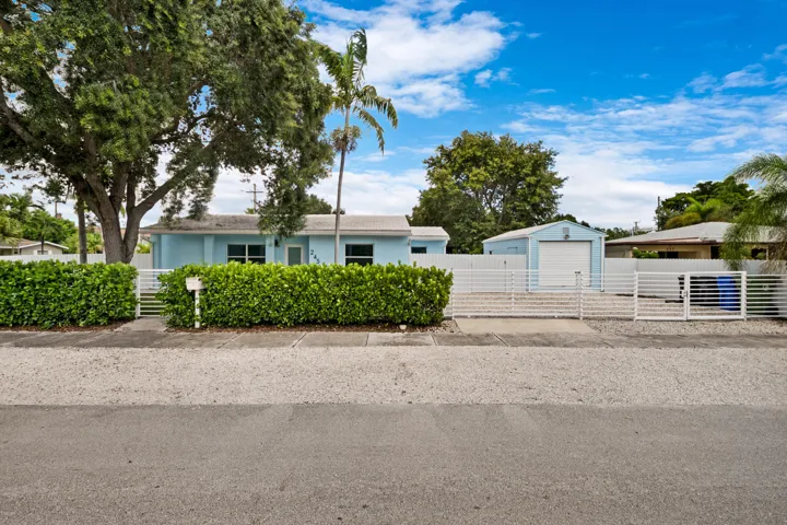 accutour_01 245-sw-20th-st -002