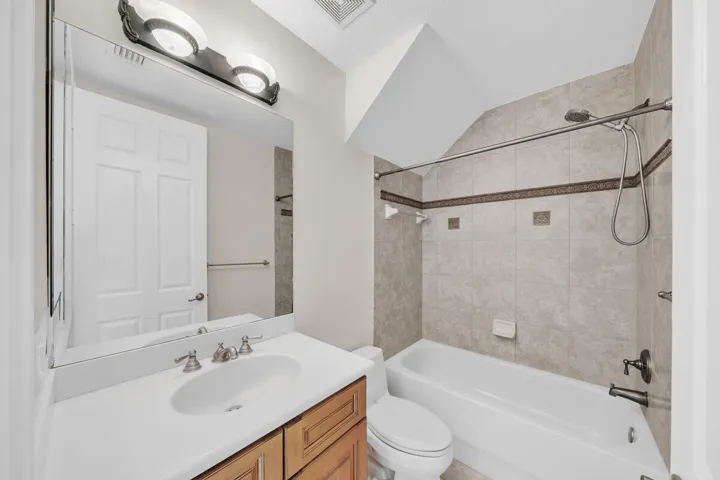 11 Guest Bathroom (1)