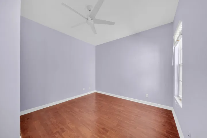 10 Guest Bedroom (2)