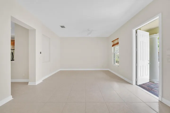 3 Dining Area (2)