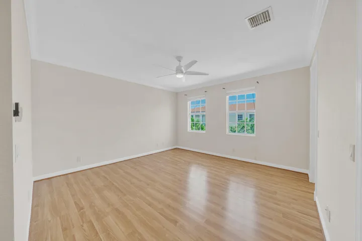 23 Primary Bedroom (4)