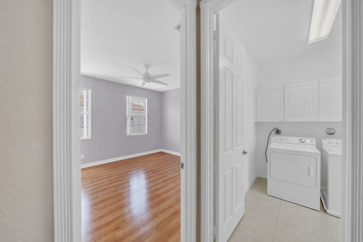 17 Laundry Room (1)