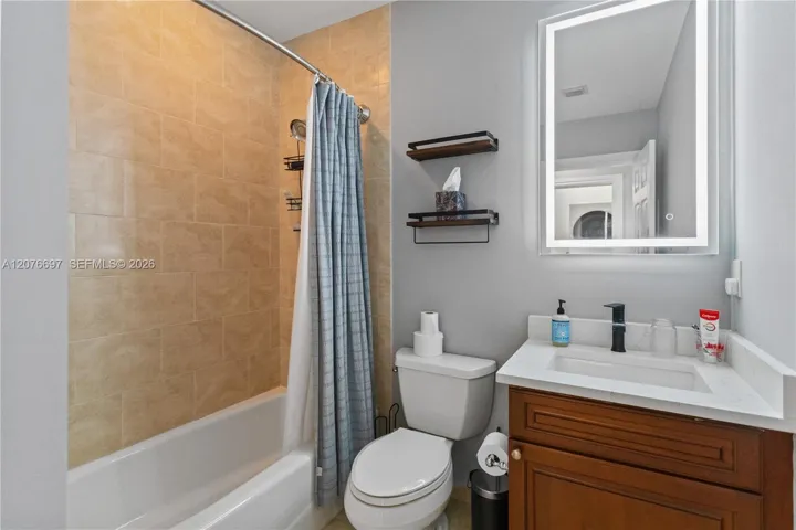 2nd Floor Hallway Full Bath with Tub Shower