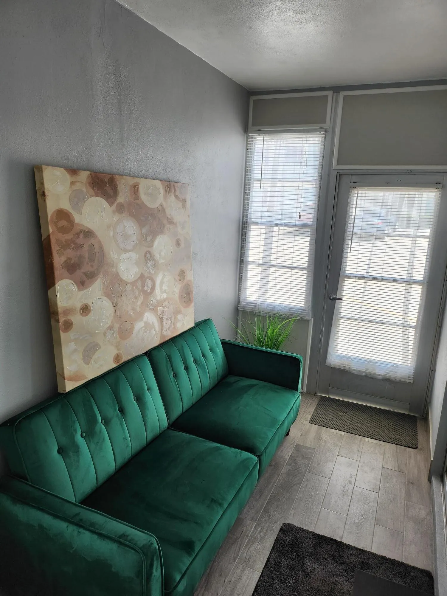 111-florida room pic 3