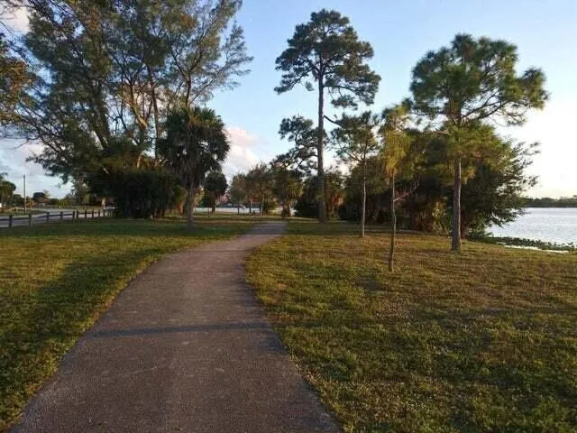 Lake Osborne Walking-Biking trails