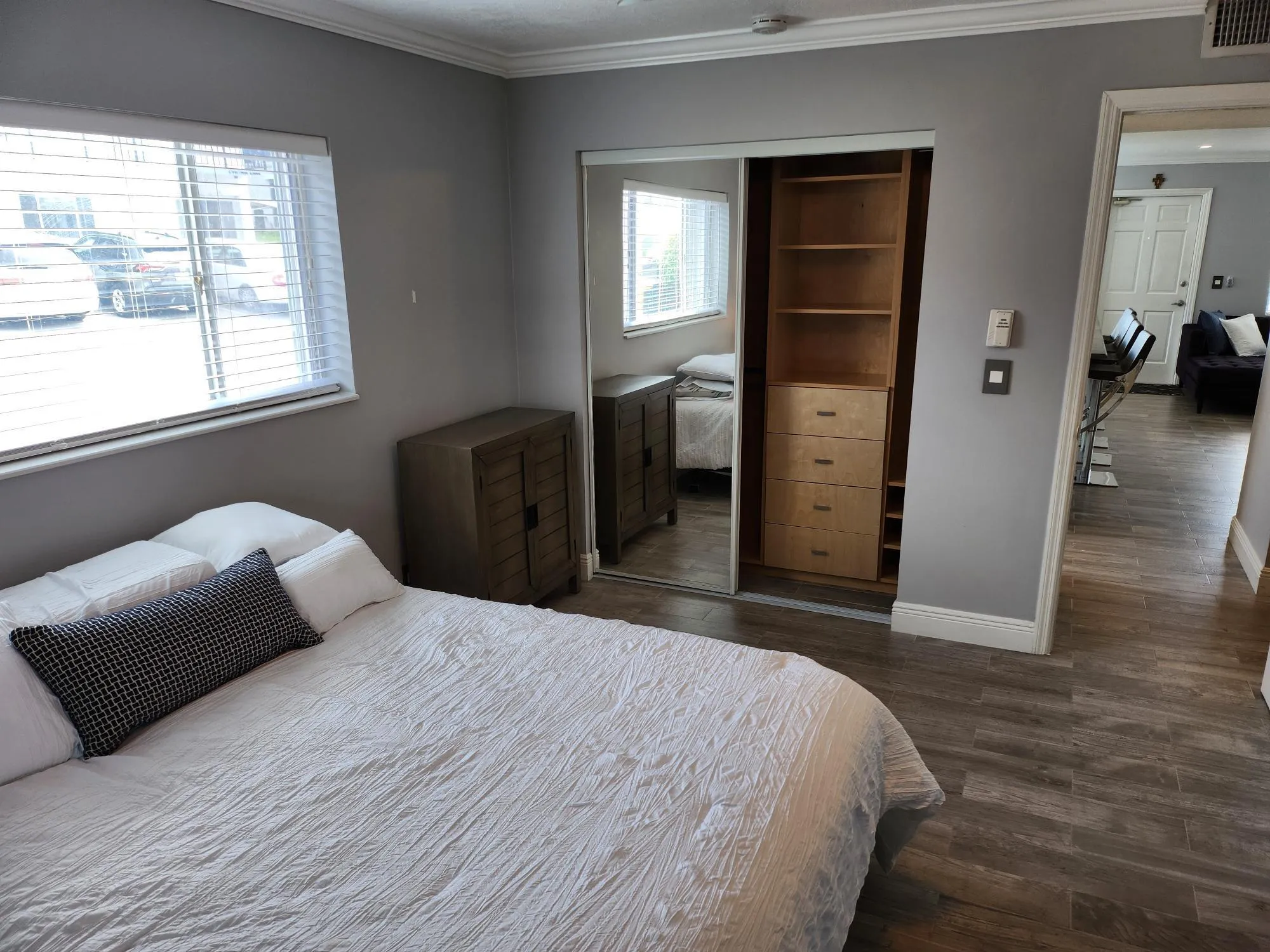 111-master bedroom