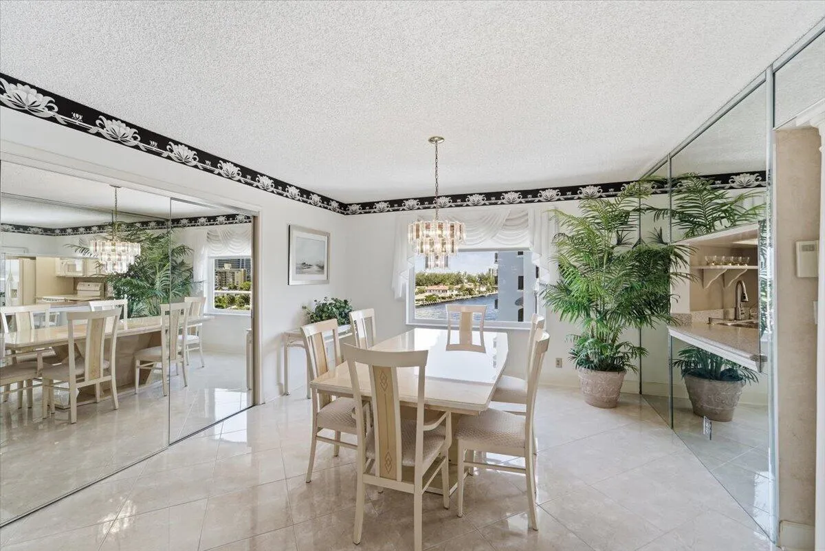 dining room with closet