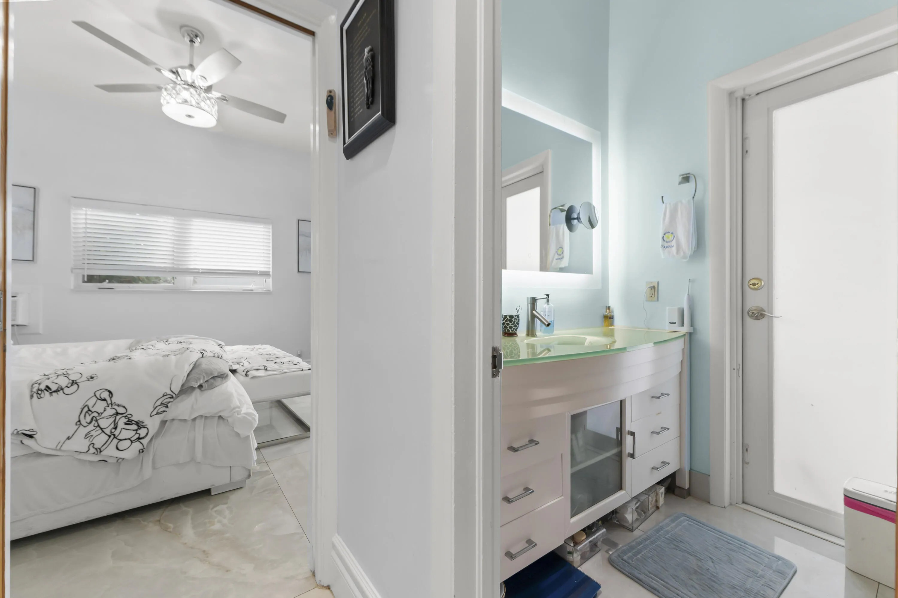 16 Bathroom 01