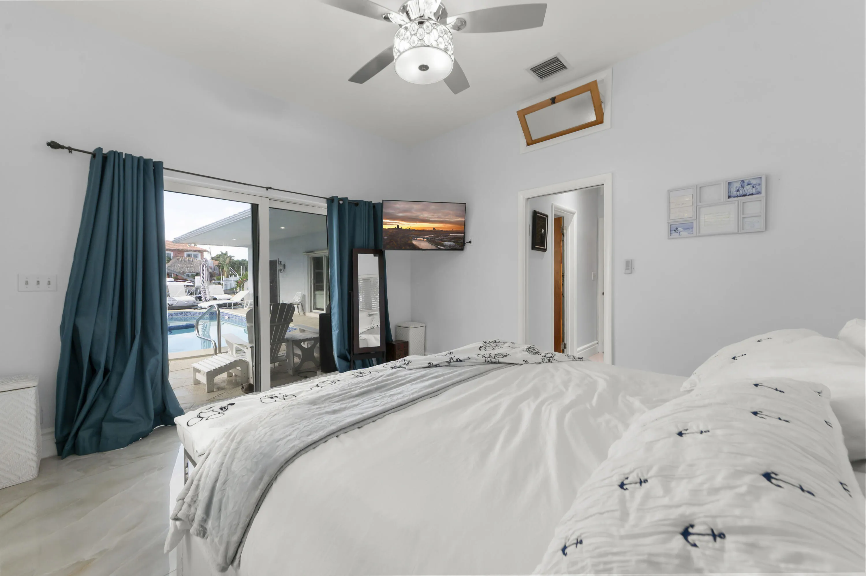 17 Bedroom 01