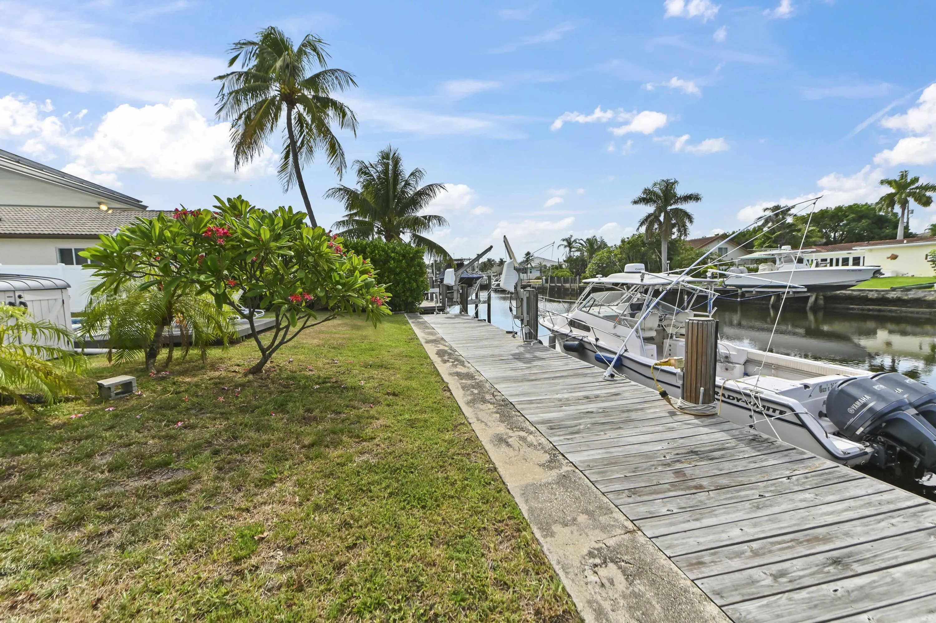 35 Boat slip 01