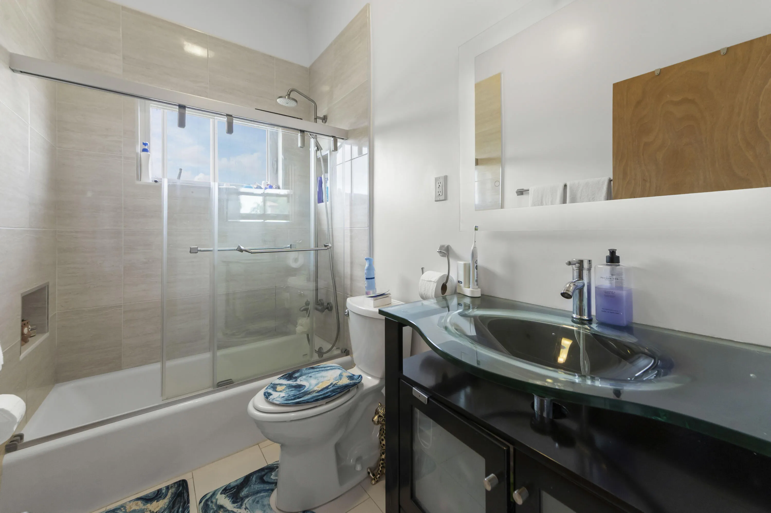 21 Bathroom 01