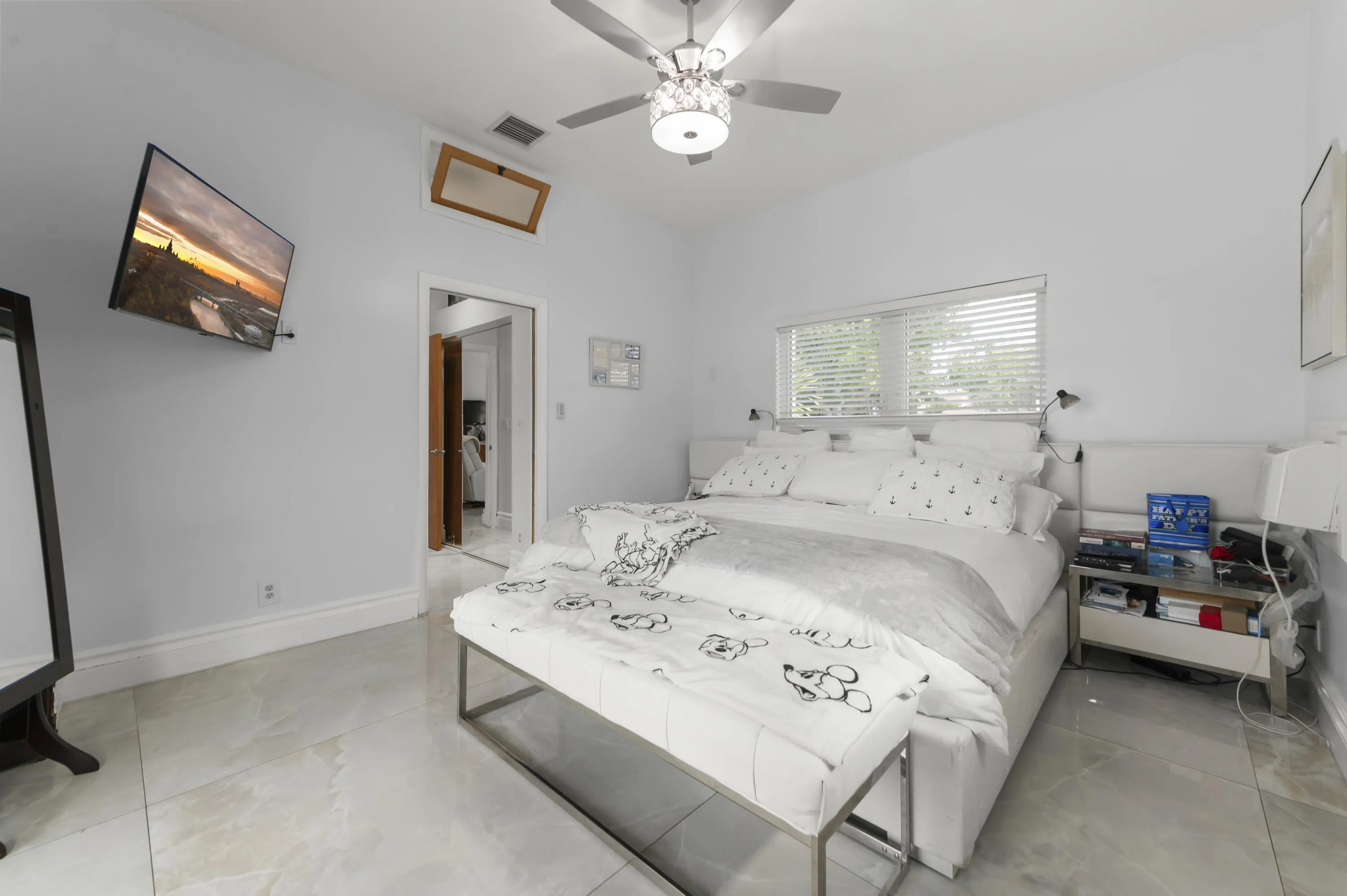 17 Bedroom 02