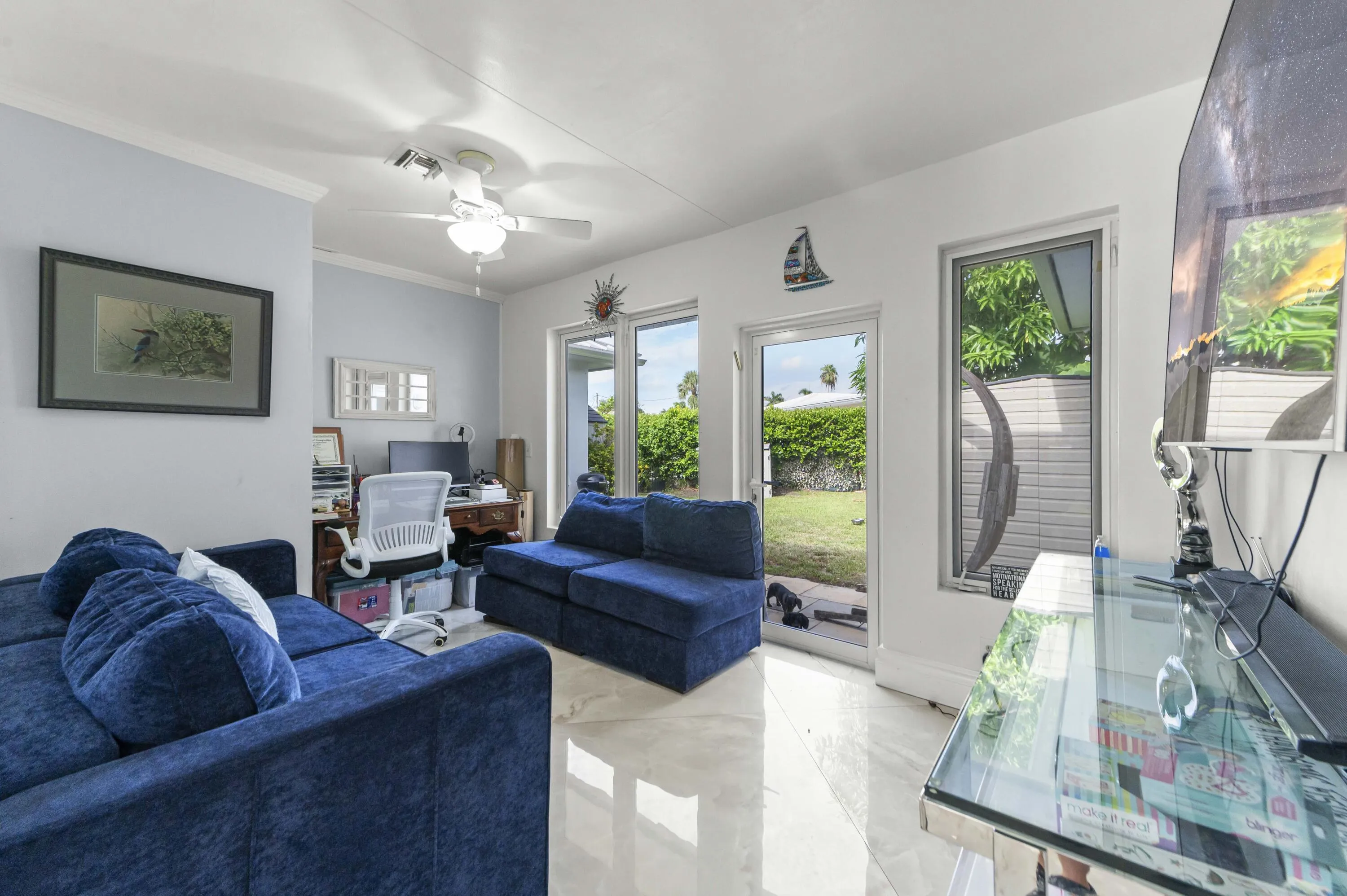 31 Family Room 02