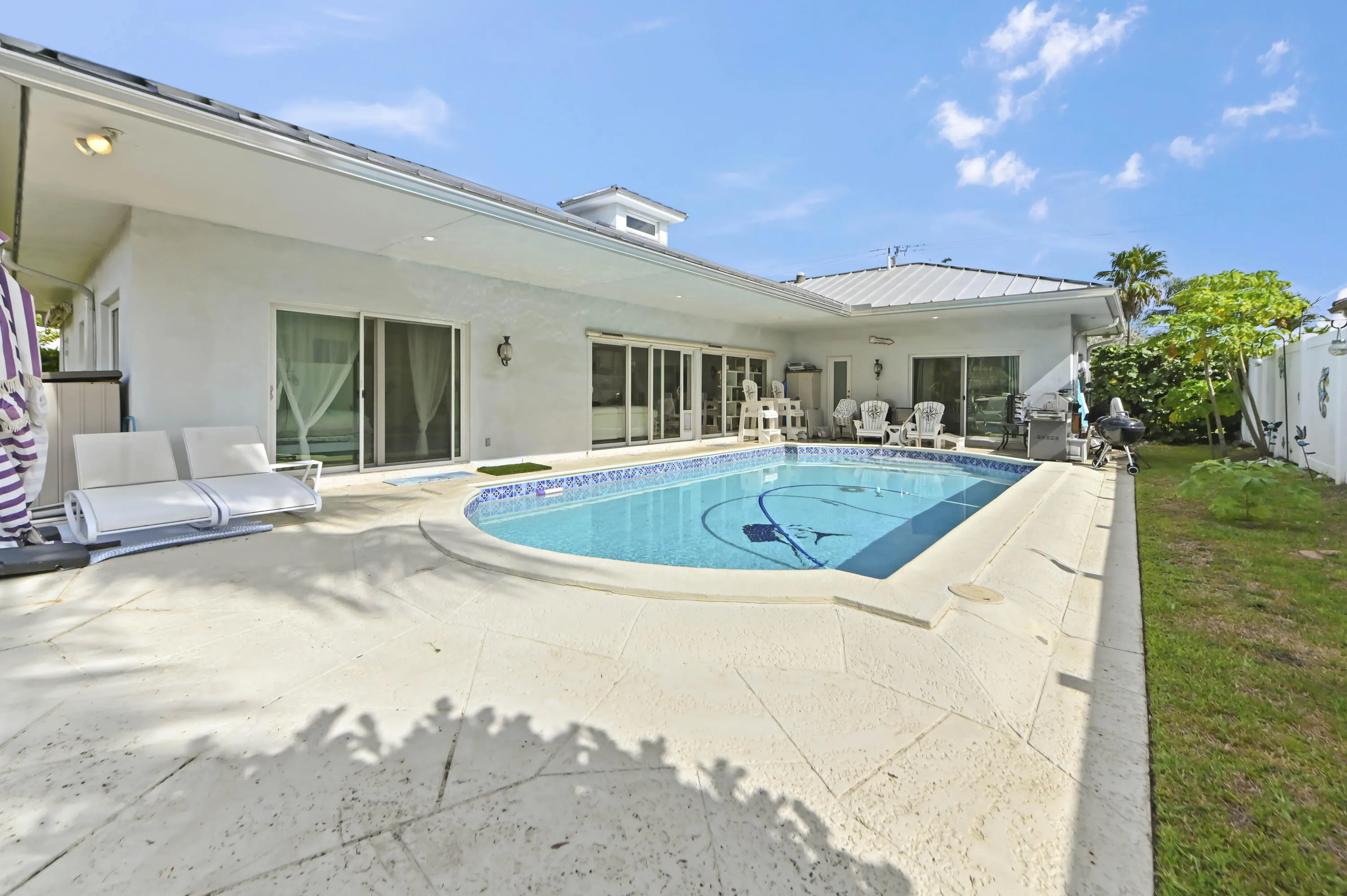 37 Swimming Pool 04