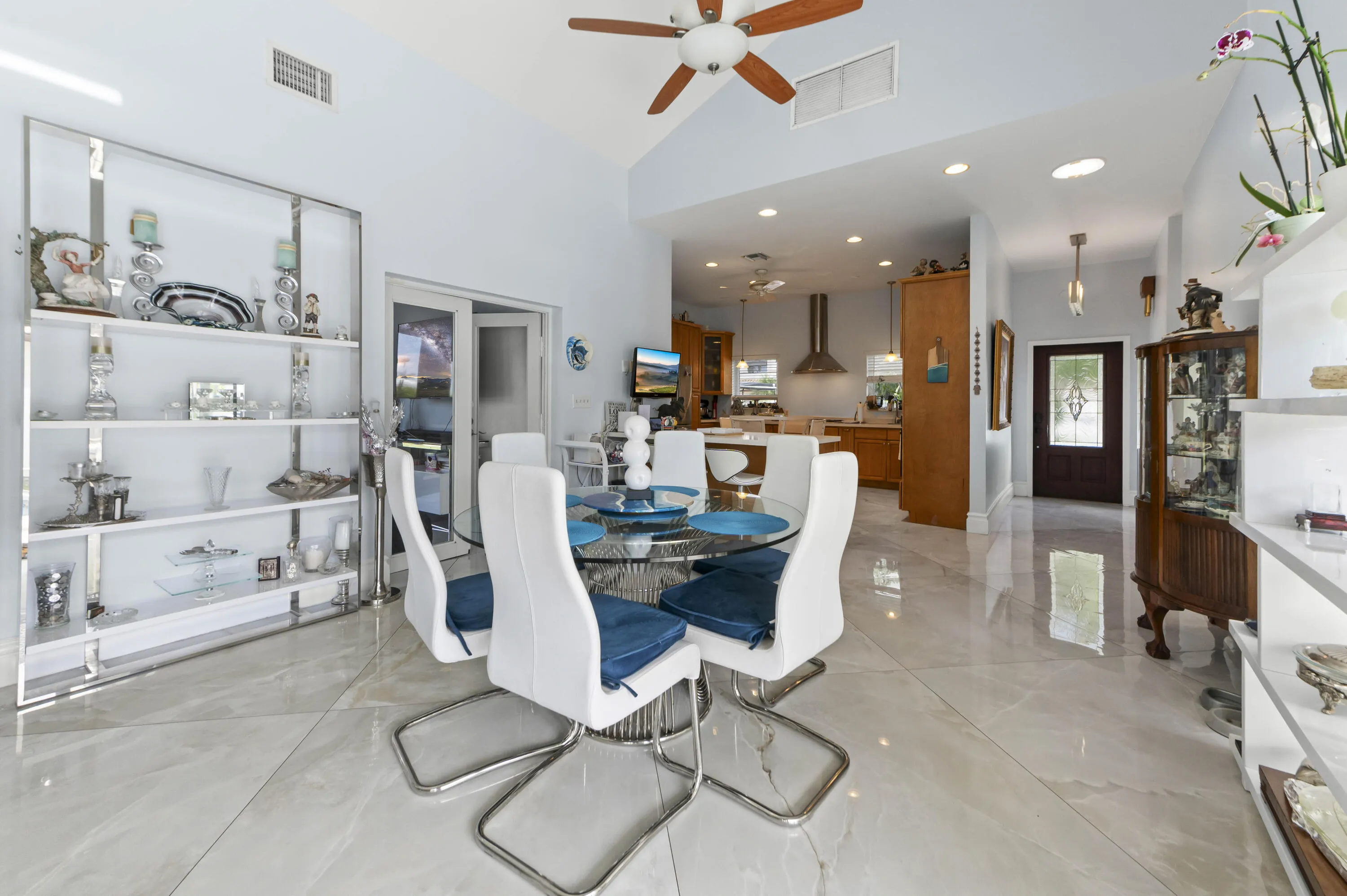 10 Dining Room 07