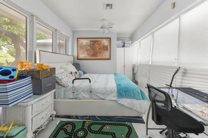 22 Bedroom 05