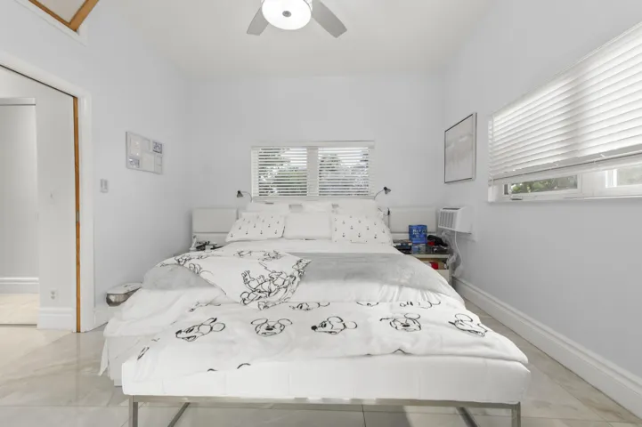 17 Bedroom 03