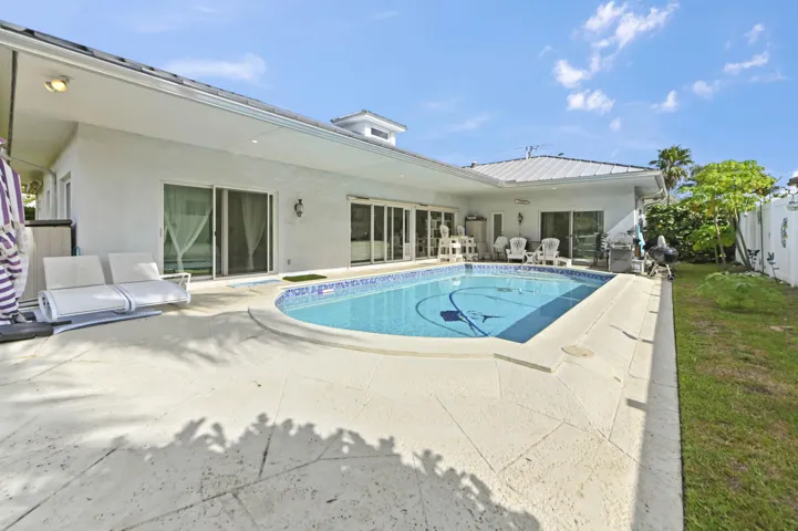 37 Swimming Pool 04