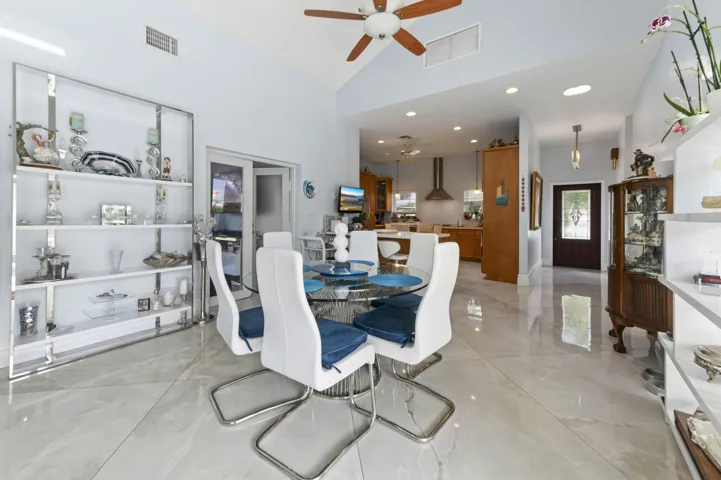 10 Dining Room 07