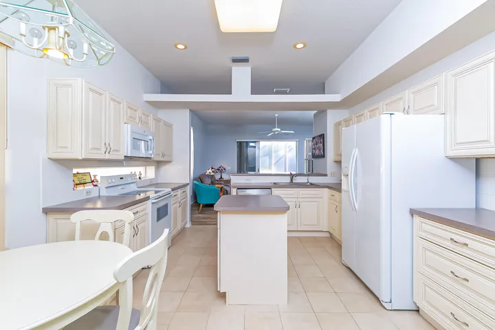 619 NW Monticello PL