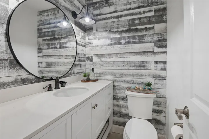 1/2 Bath