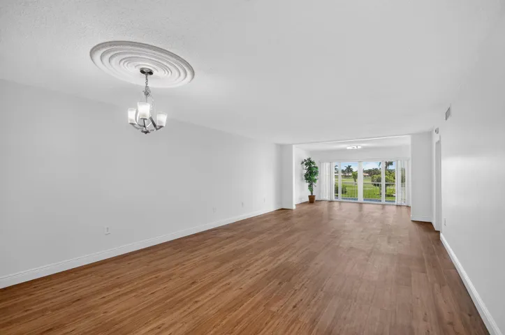 Livingroom/ Dining Room