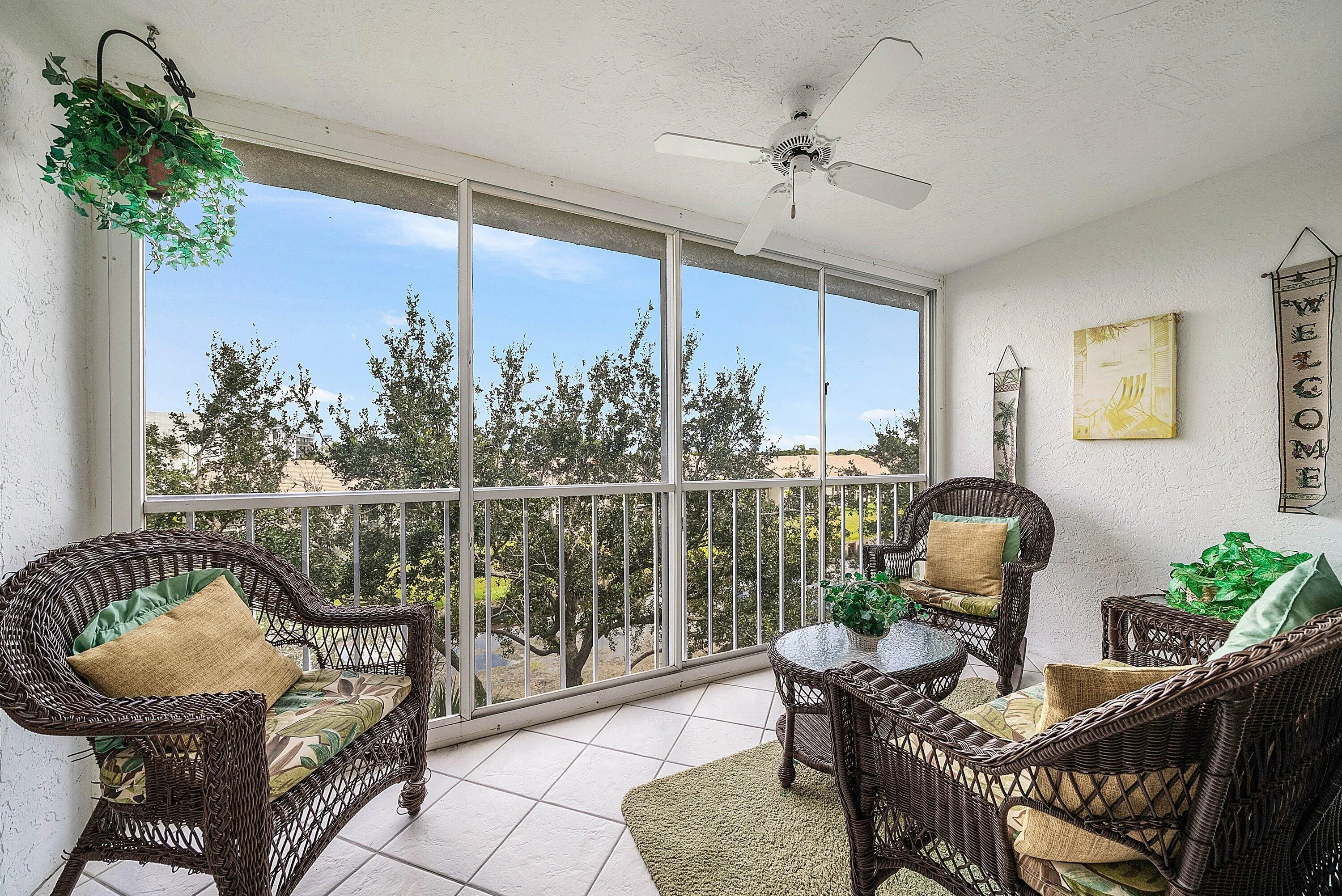 030-4735LucerneLakesBoulevardWest-402-La