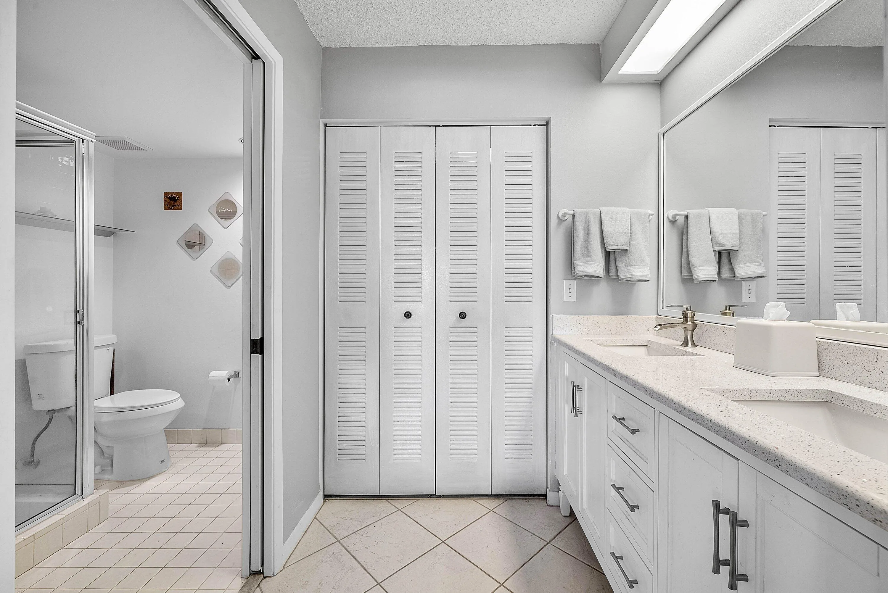 021-4735LucerneLakesBoulevardWest-402-La