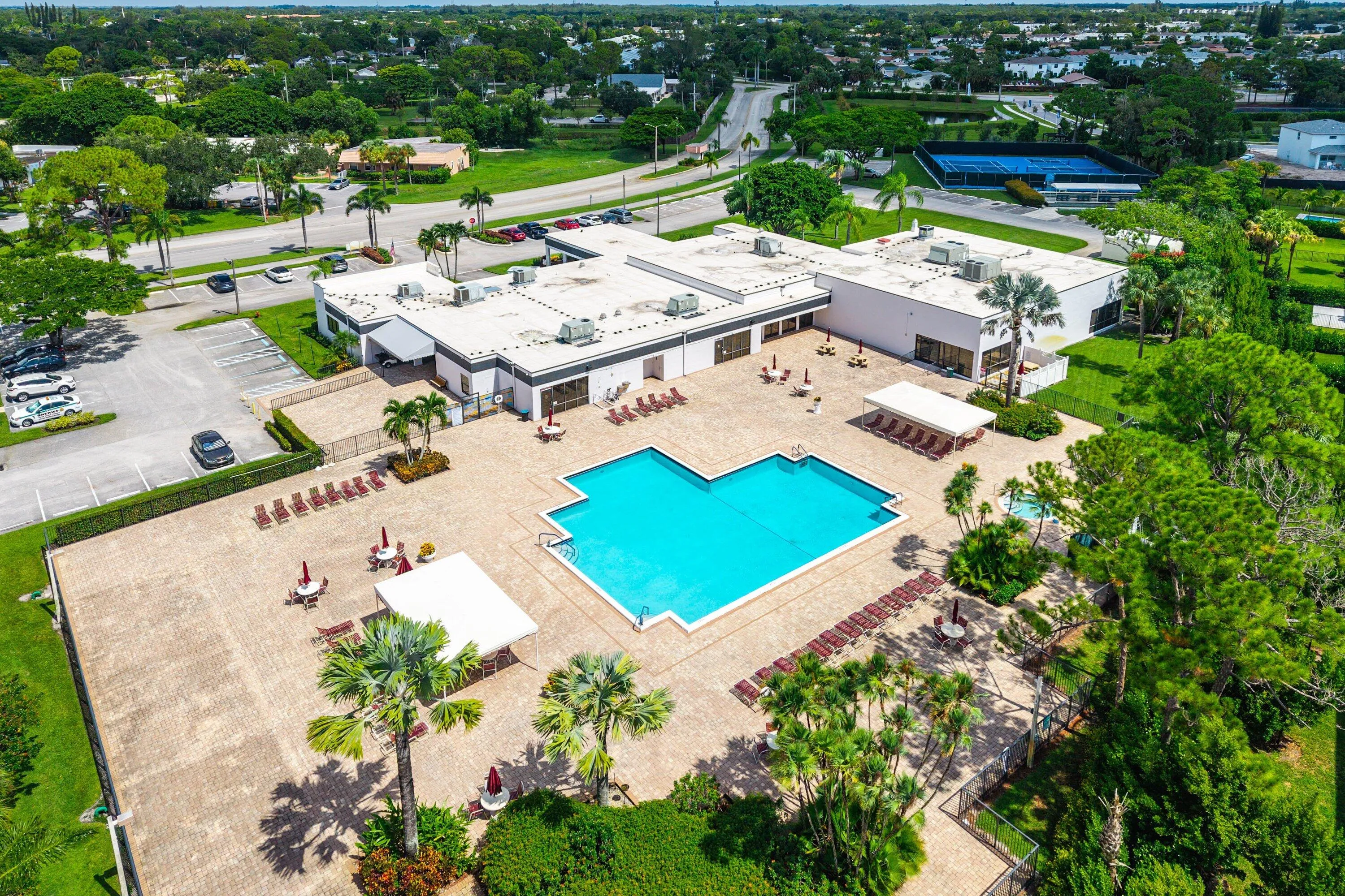 042-4735LucerneLakesBoulevardWest-402-La