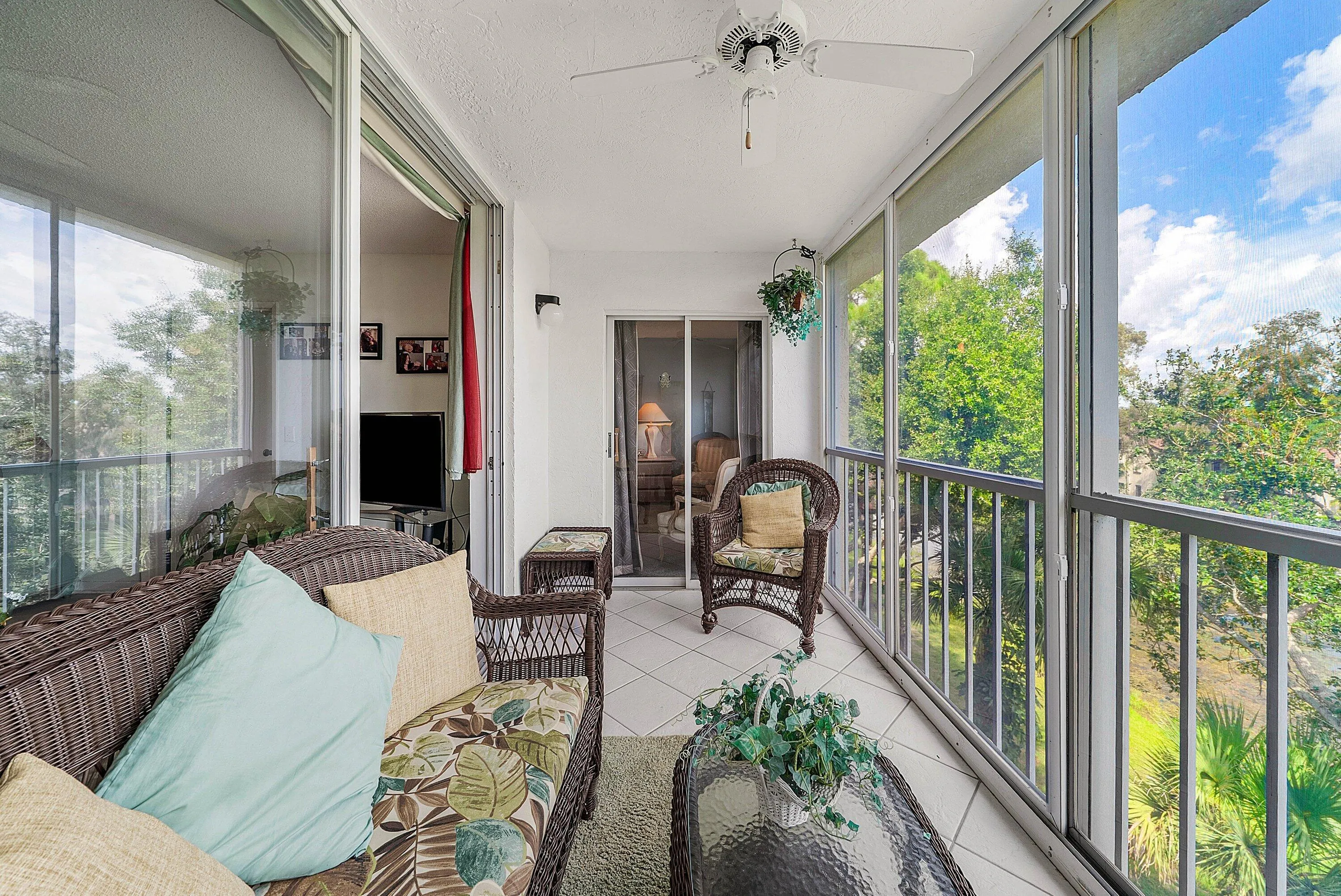 031-4735LucerneLakesBoulevardWest-402-La