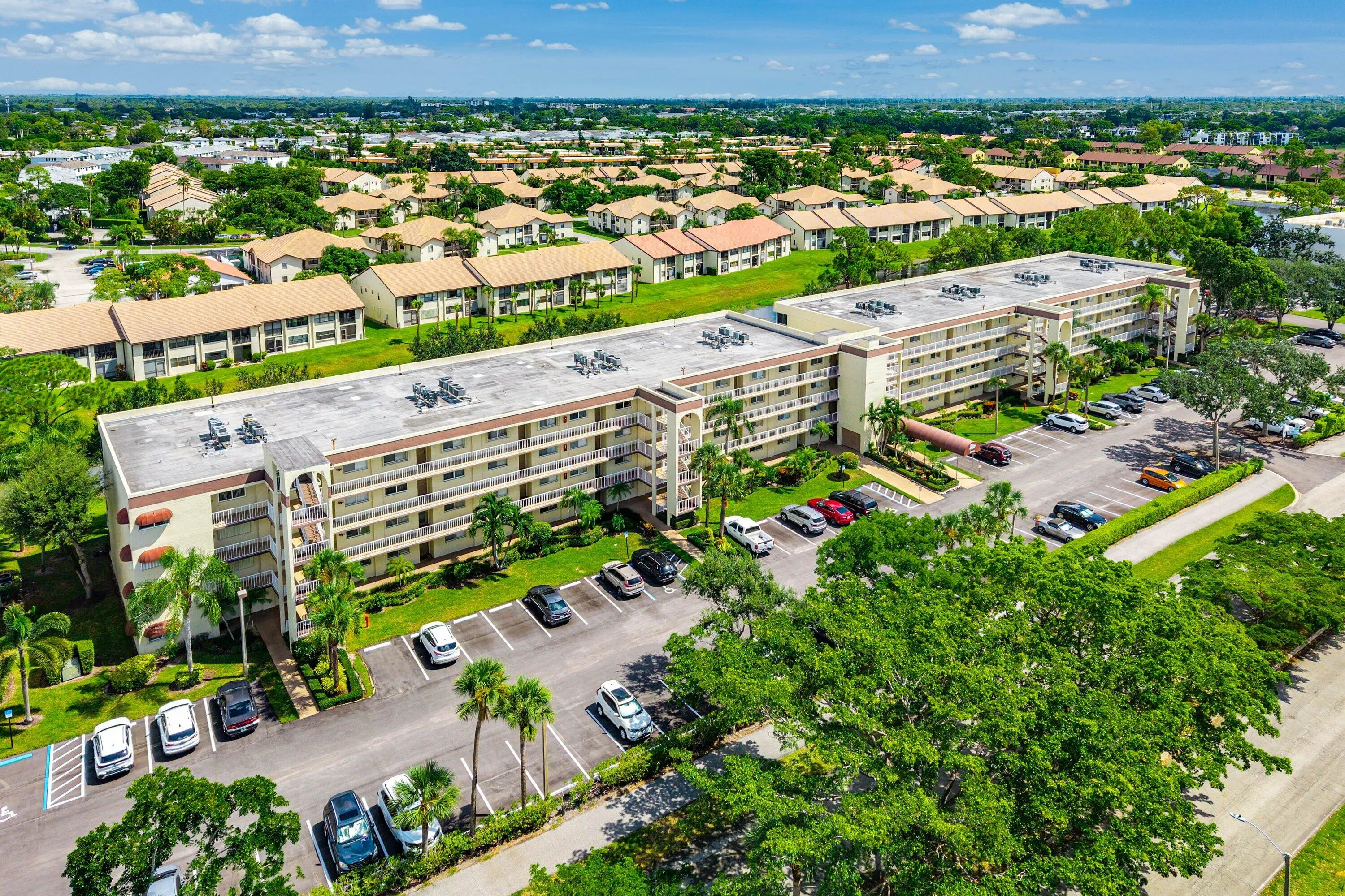 038-4735LucerneLakesBoulevardWest-402-La
