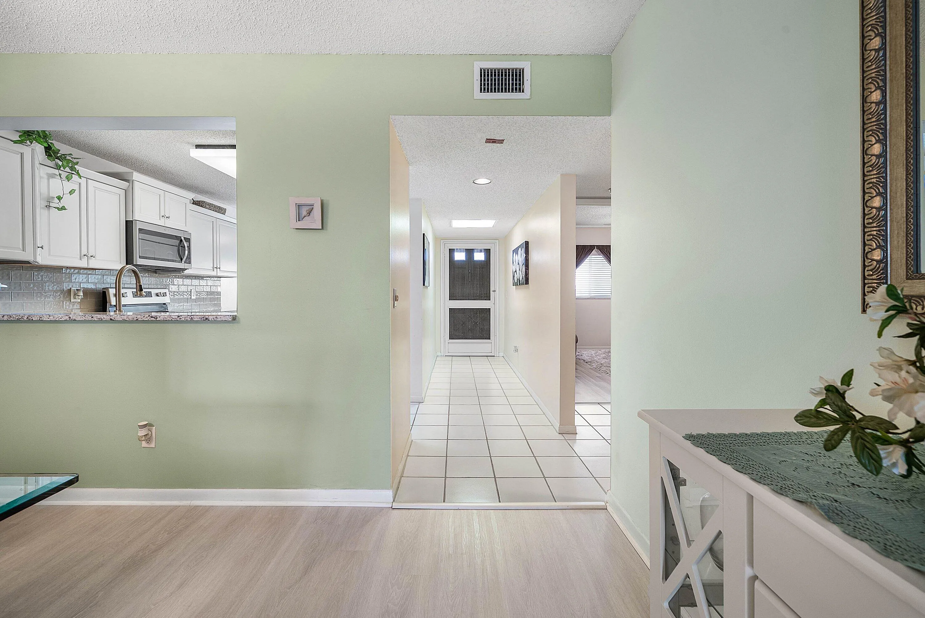 005-4735LucerneLakesBoulevardWest-402-La
