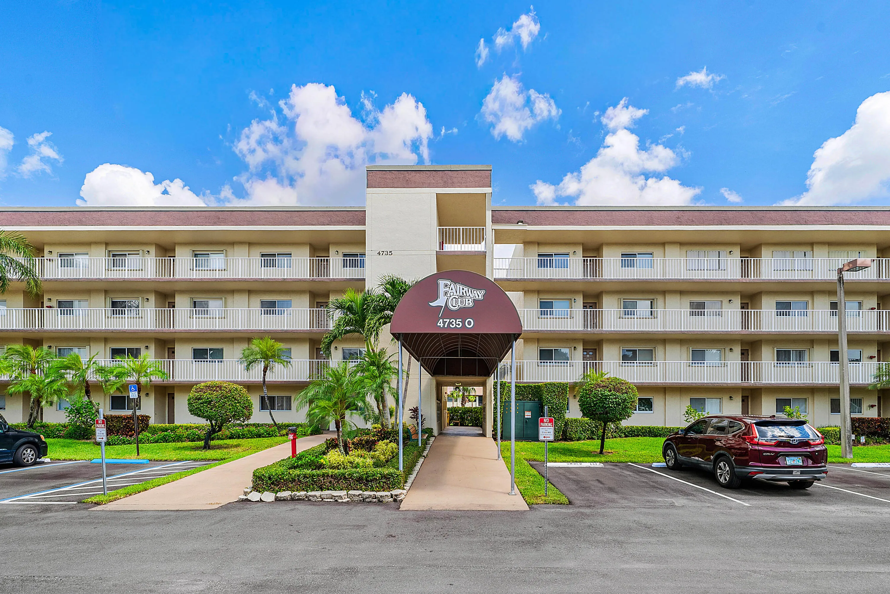 001-4735LucerneLakesBoulevardWest-402-La