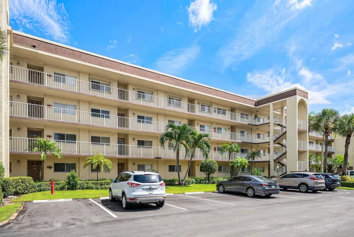 002-4735LucerneLakesBoulevardWest-402-La