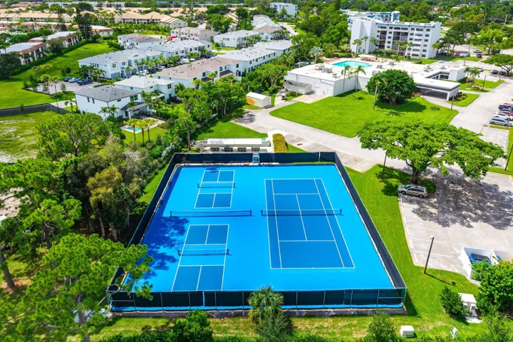 044-4735LucerneLakesBoulevardWest-402-La