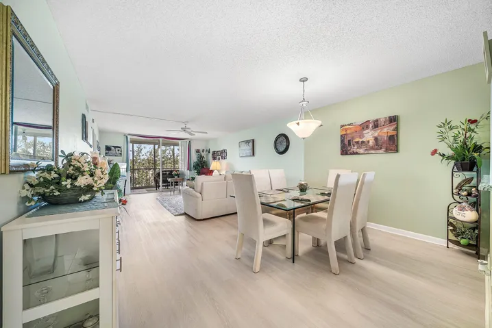 013-4735LucerneLakesBoulevardWest-402-La