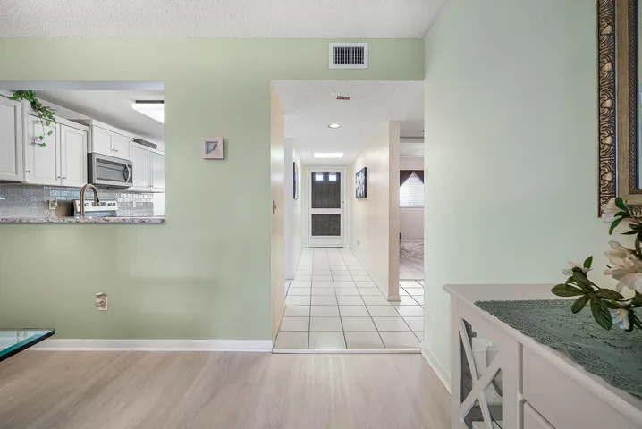 005-4735LucerneLakesBoulevardWest-402-La