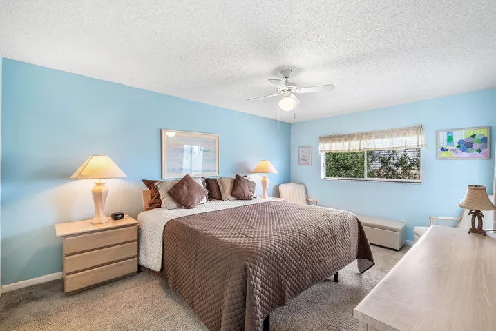 019-4735LucerneLakesBoulevardWest-402-La