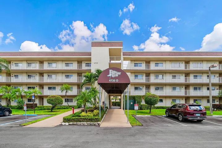 001-4735LucerneLakesBoulevardWest-402-La