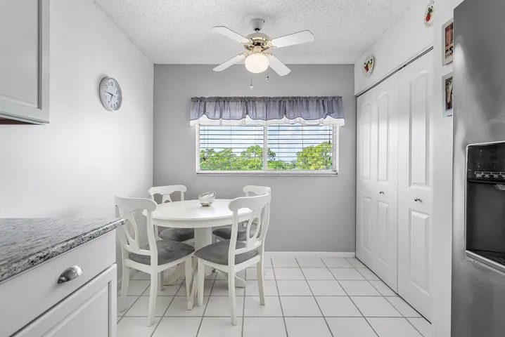 009-4735LucerneLakesBoulevardWest-402-La