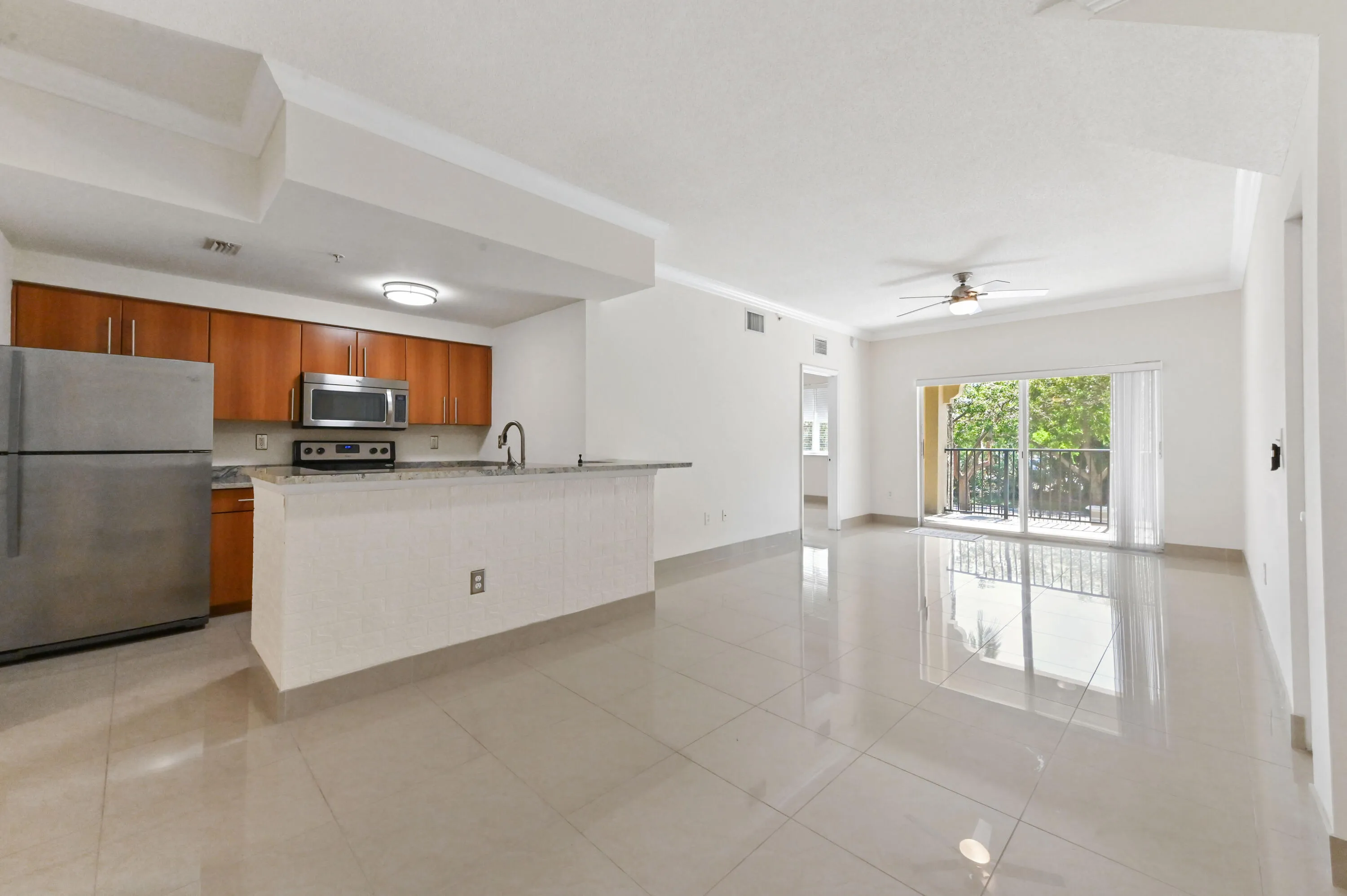 06 Kitchen & Livingroom 02