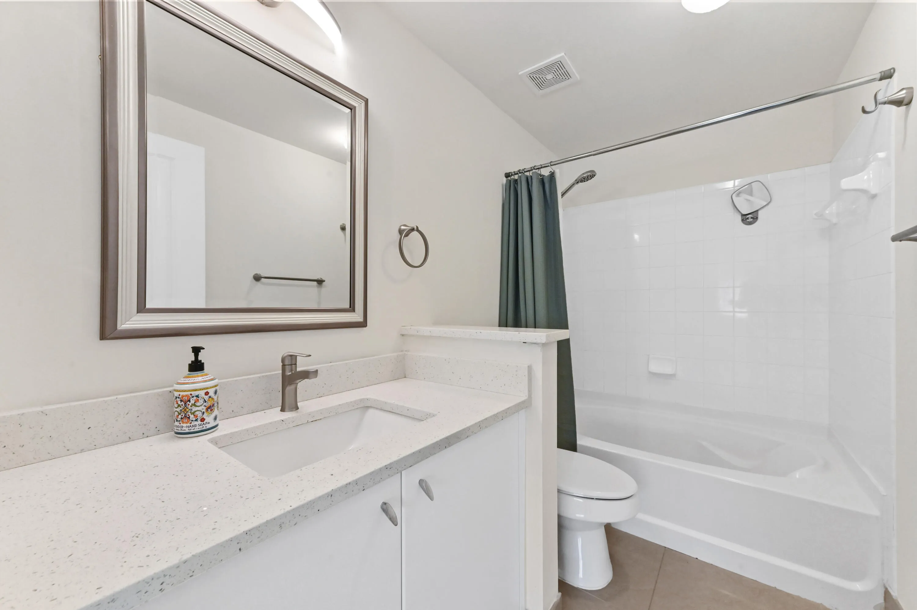 25 Bathroom 01