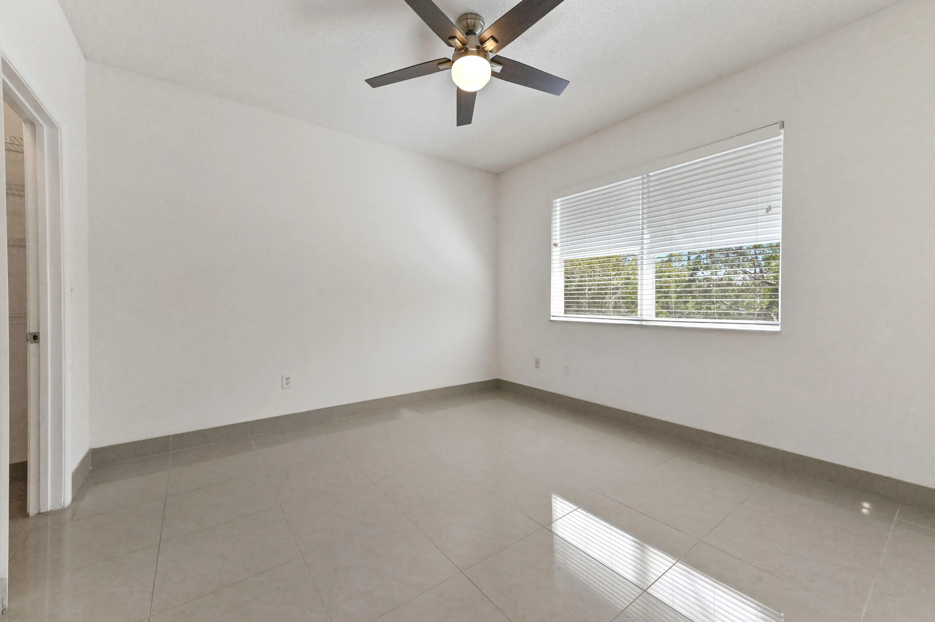 22 Bedroom 01
