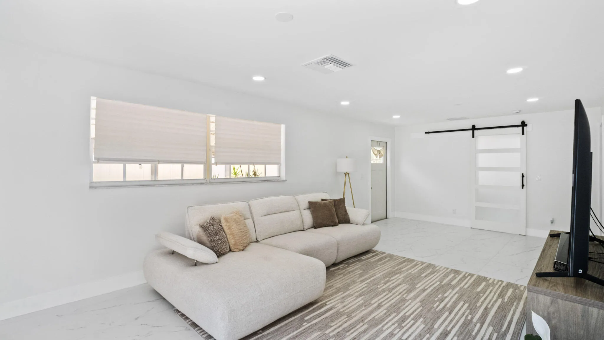 625 W 2nd St (3)